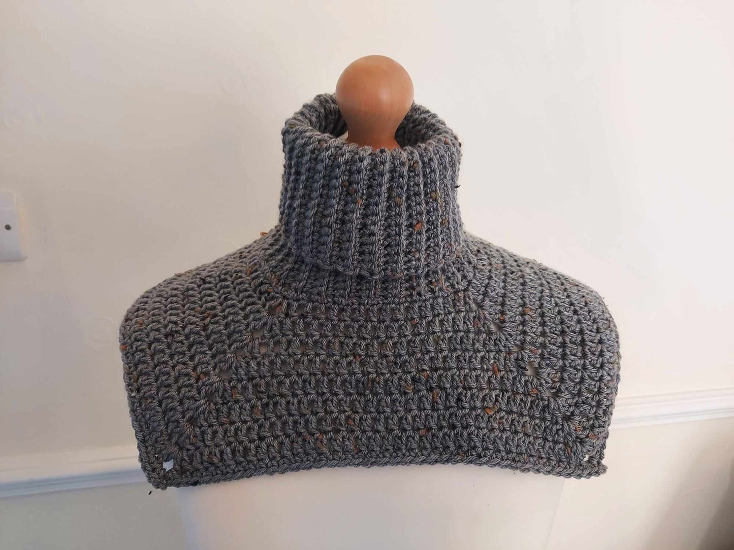 Mens scarf / neck warmer / cowl