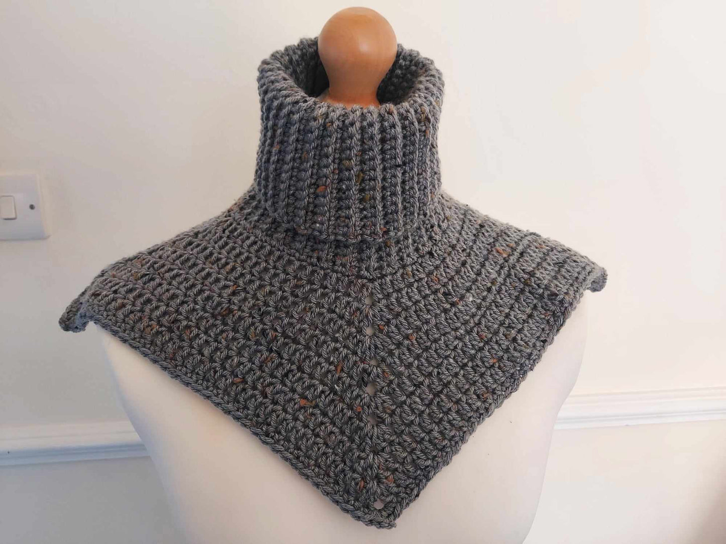 Mens scarf / neck warmer / cowl